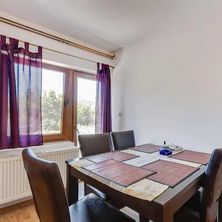 Apartment Complacent In With A Mountain View Gracac (Zadar)
