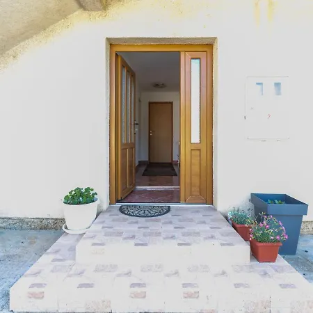 Apartment Complacent In With A Mountain View Gracac (Zadar)