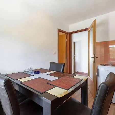 Complacent In With A Mountain View Apartment
