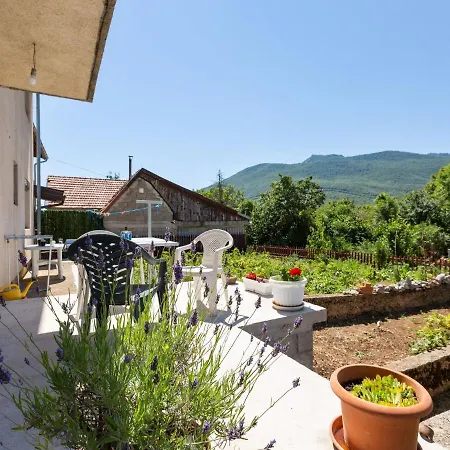 Apartment Complacent In With A Mountain View