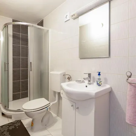 Complacent In With A Mountain View Apartment Gracac (Zadar)