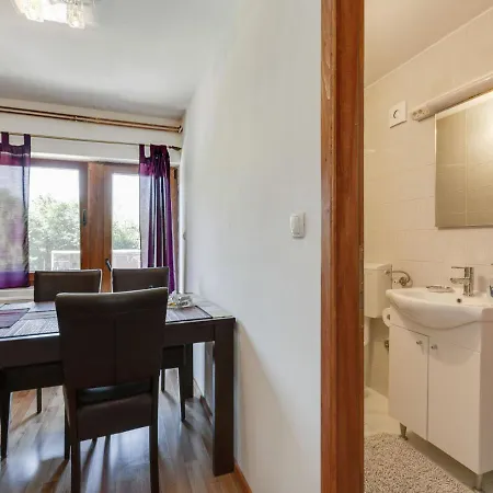 Complacent In With A Mountain View Apartment
