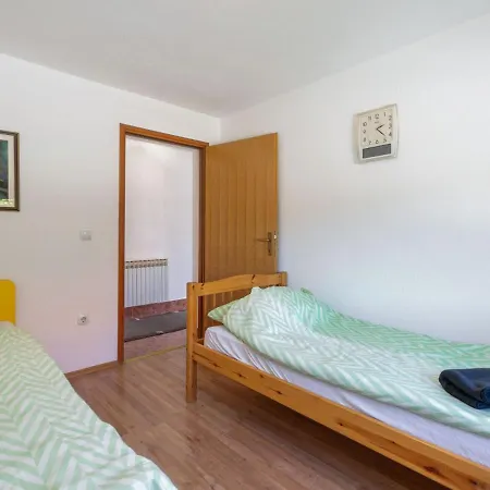 Complacent In With A Mountain View Apartment *
